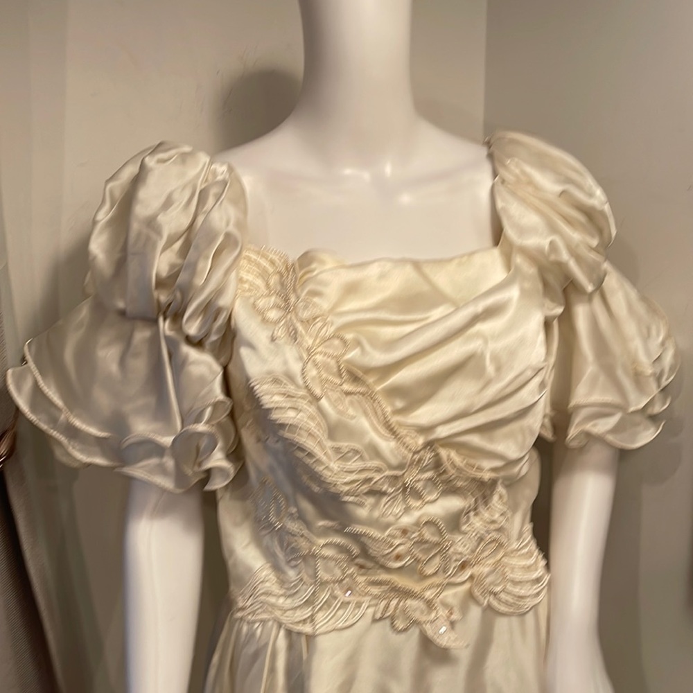 VINTAGE LONG WEDDING DRESS CREAM SIZE 18 $125 firm - Picture 4 of 16